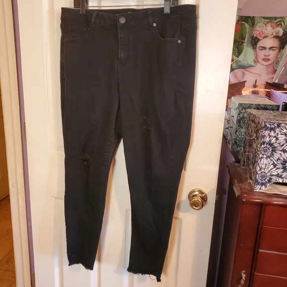 Lane Bryant Midrise Black distressed Jeans Size 16 - Picture 1 of 7